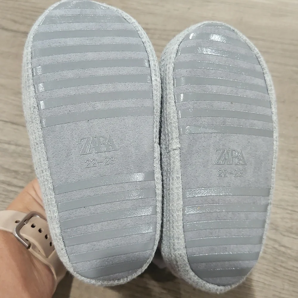 Zara Baby Gray Monochrome House Slippers - Size 22-23 (US size 7-8) NWT